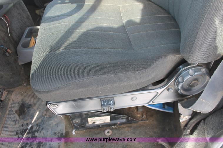 image for item G2894 1992 Ford LTL9000 semi truck