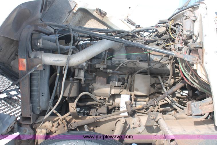 image for item G2894 1992 Ford LTL9000 semi truck