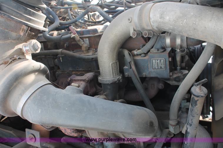 image for item G2894 1992 Ford LTL9000 semi truck