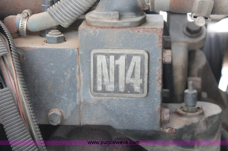 image for item G2894 1992 Ford LTL9000 semi truck