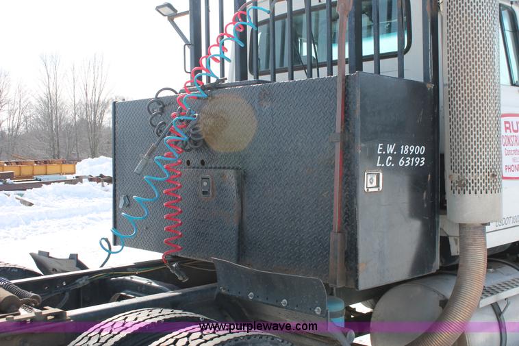 image for item G2894 1992 Ford LTL9000 semi truck