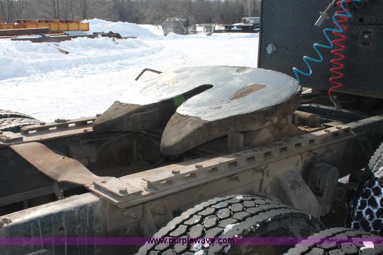 image for item G2894 1992 Ford LTL9000 semi truck