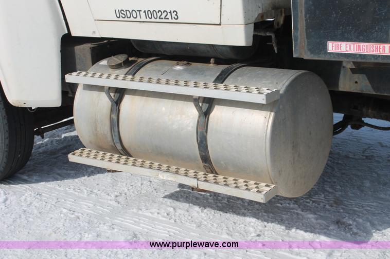 image for item G2894 1992 Ford LTL9000 semi truck