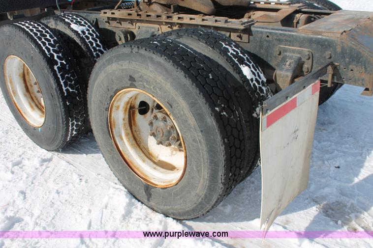 image for item G2894 1992 Ford LTL9000 semi truck