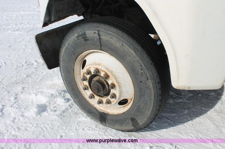 image for item G2894 1992 Ford LTL9000 semi truck