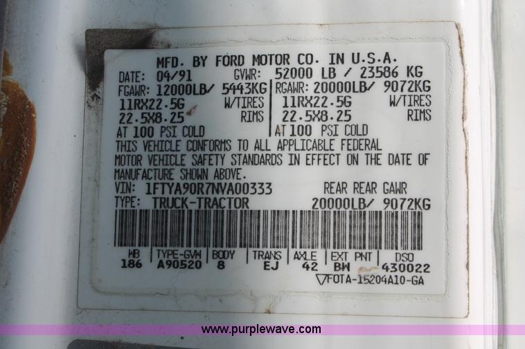 image for item G2894 1992 Ford LTL9000 semi truck