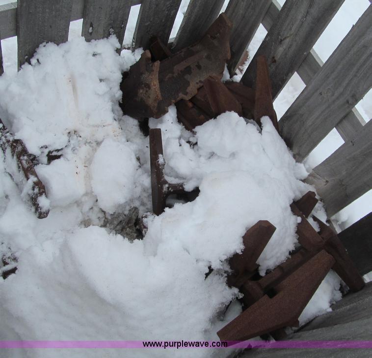 image for item G2924 Approximately 12 12" H pile points