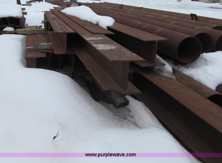 image for item G2925 Approx 37 pieces of assorted 12" H pile