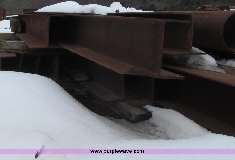 image for item G2925 Approx 37 pieces of assorted 12" H pile