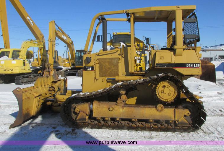 image for item A8504 1996 Caterpillar D4H LGP dozer