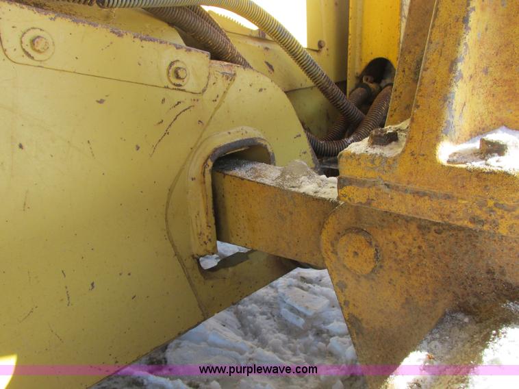 image for item A8504 1996 Caterpillar D4H LGP dozer