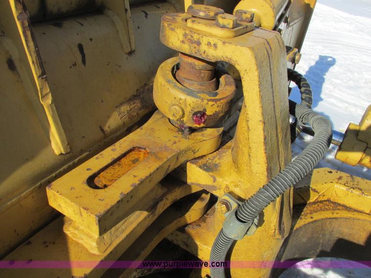 image for item A8504 1996 Caterpillar D4H LGP dozer