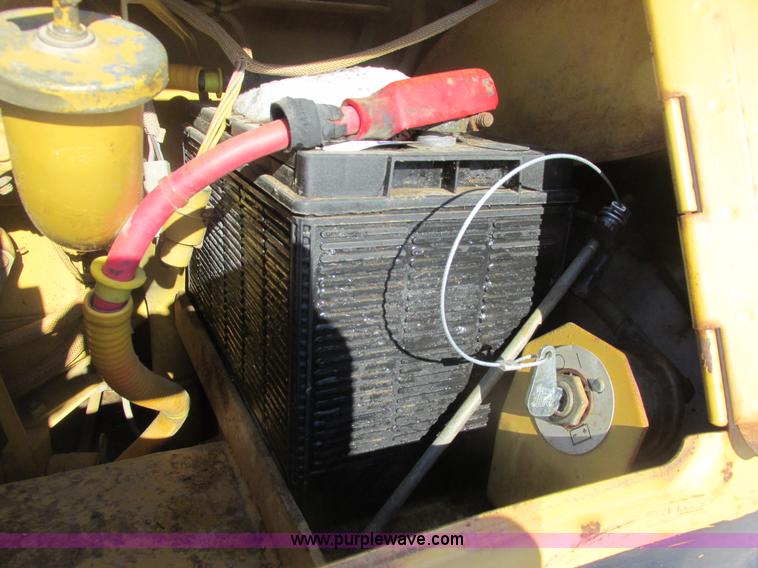 image for item A8504 1996 Caterpillar D4H LGP dozer