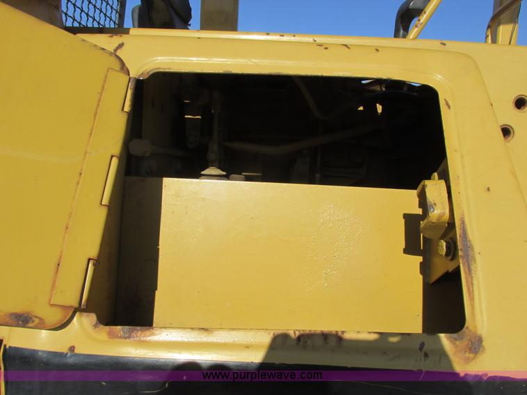 image for item A8504 1996 Caterpillar D4H LGP dozer