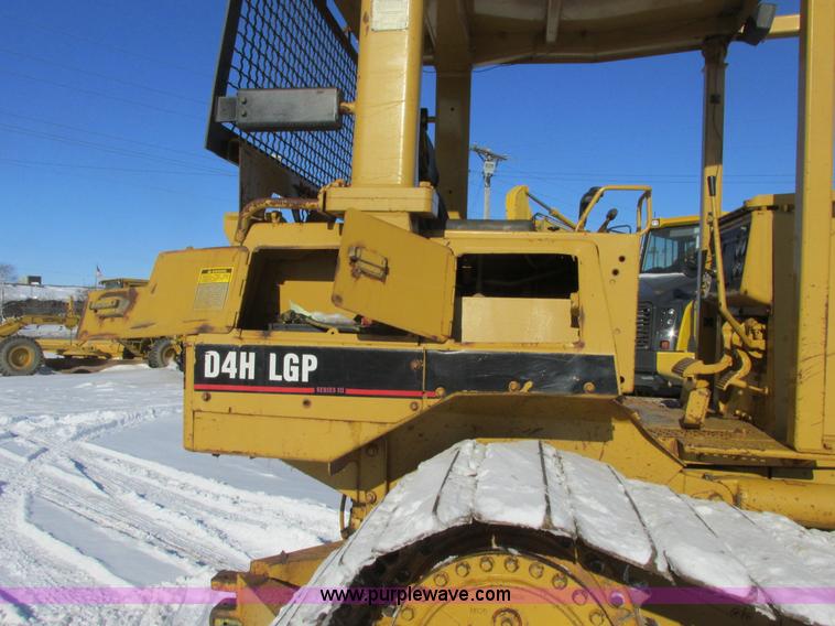image for item A8504 1996 Caterpillar D4H LGP dozer