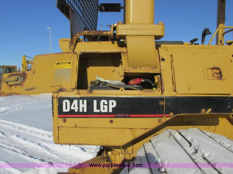 image for item A8504 1996 Caterpillar D4H LGP dozer
