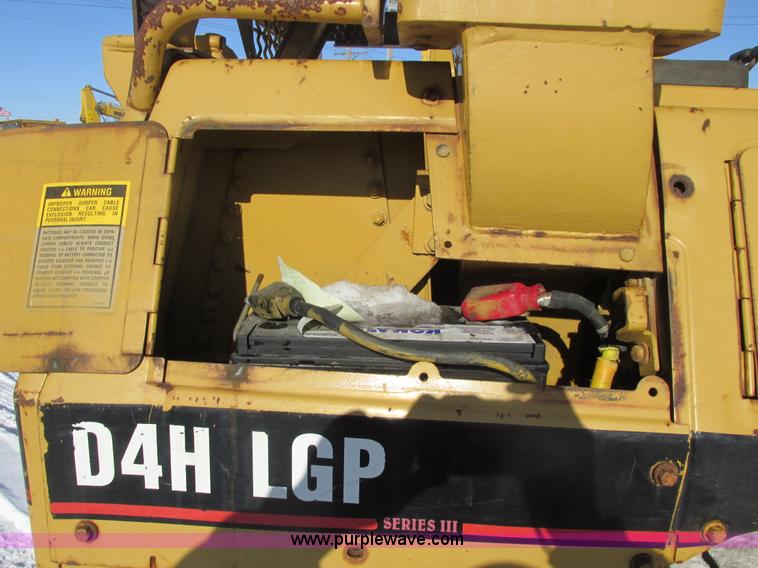 image for item A8504 1996 Caterpillar D4H LGP dozer