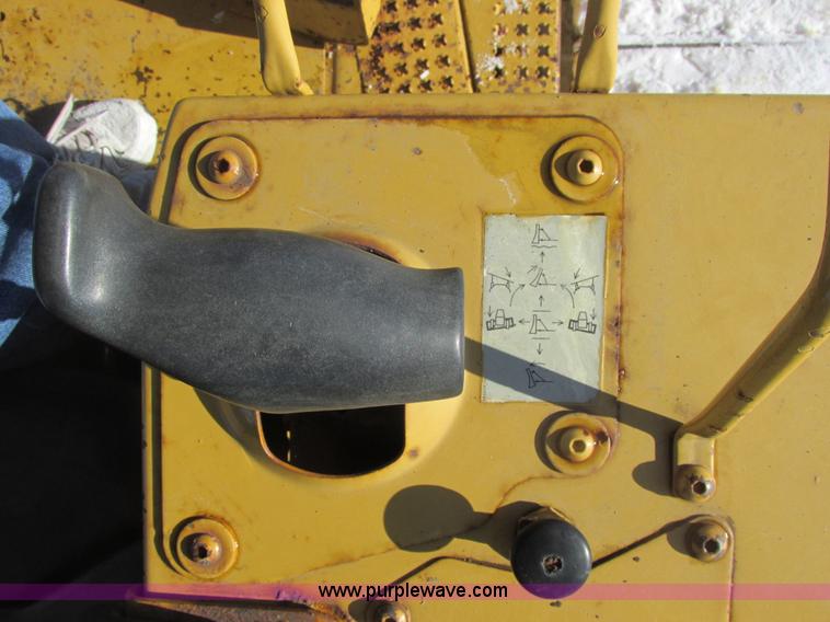 image for item A8504 1996 Caterpillar D4H LGP dozer