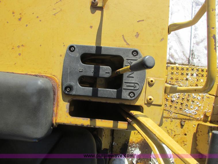 image for item A8504 1996 Caterpillar D4H LGP dozer