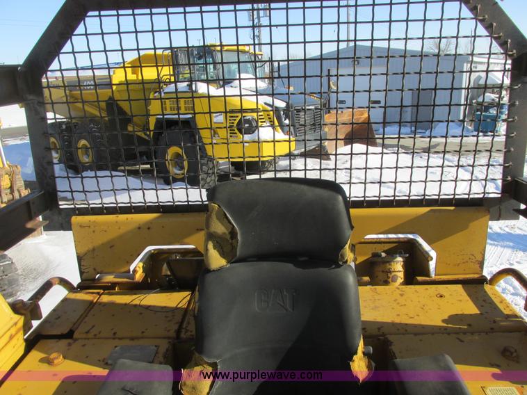 image for item A8504 1996 Caterpillar D4H LGP dozer