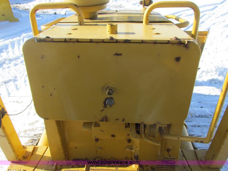 image for item A8504 1996 Caterpillar D4H LGP dozer
