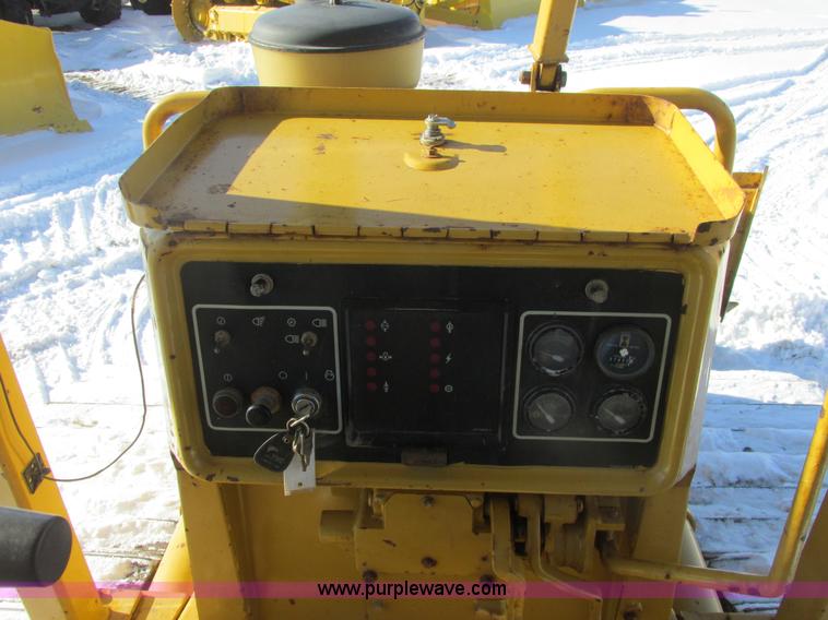 image for item A8504 1996 Caterpillar D4H LGP dozer