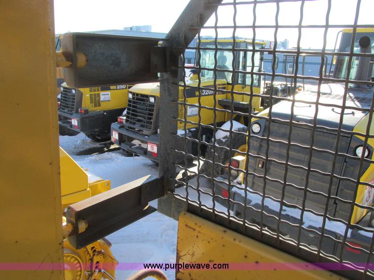 image for item A8504 1996 Caterpillar D4H LGP dozer