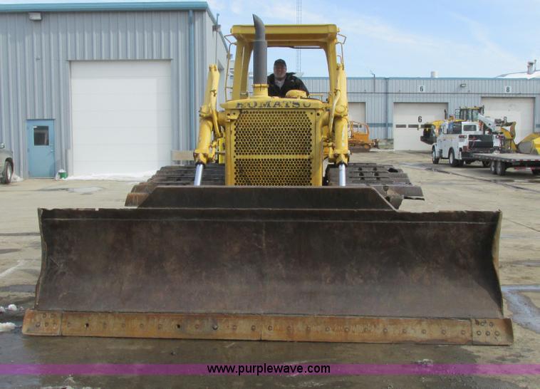image for item A8506 1985 Komatsu D65P-8  dozer