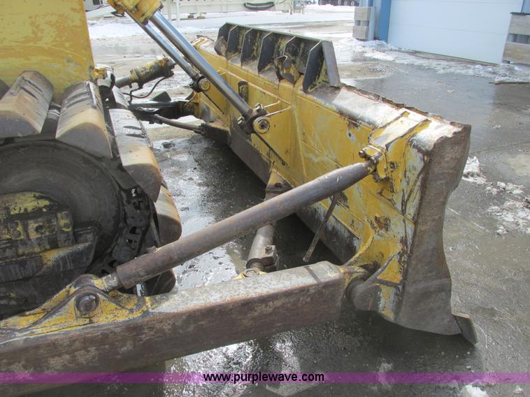 image for item A8506 1985 Komatsu D65P-8  dozer