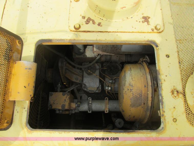 image for item A8506 1985 Komatsu D65P-8  dozer