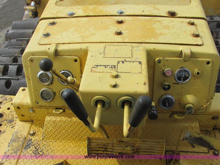 image for item A8506 1985 Komatsu D65P-8  dozer
