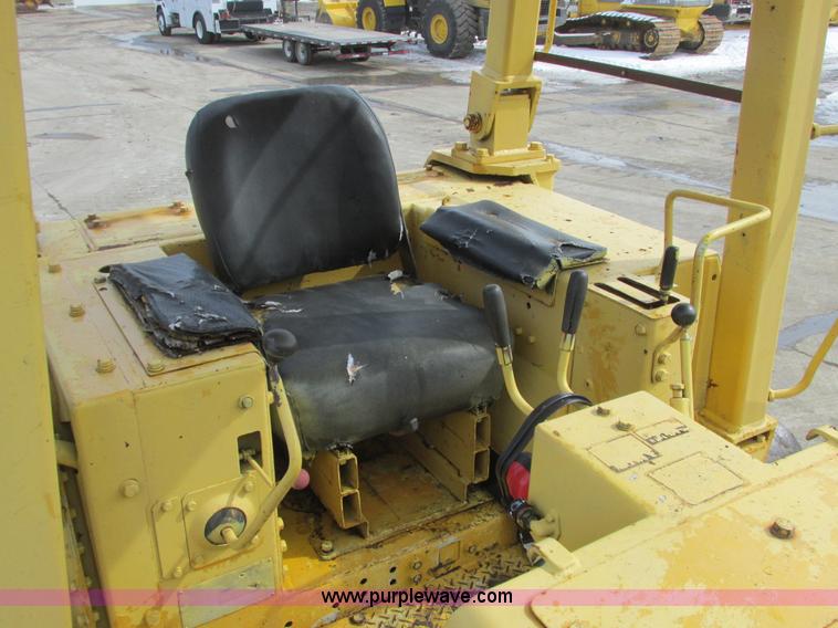 image for item A8506 1985 Komatsu D65P-8  dozer