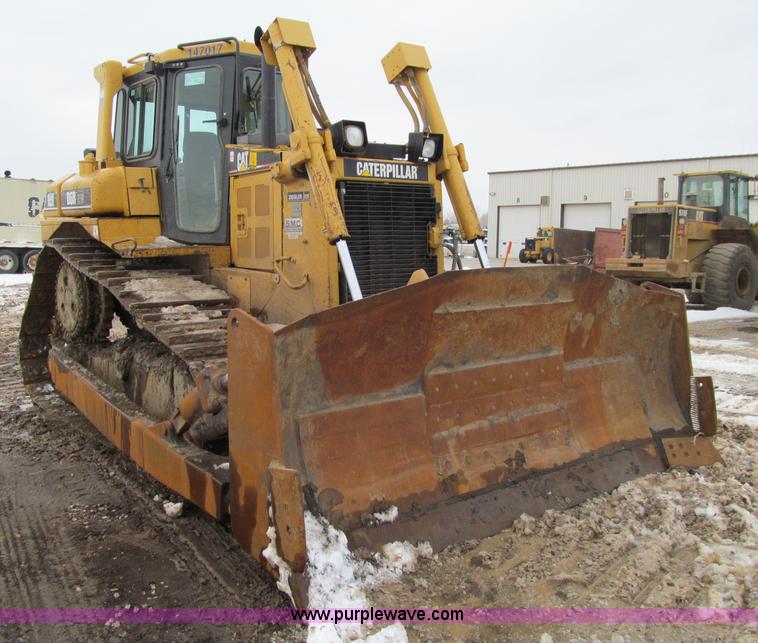image for item D7173 2001 Caterpillar D6R XW dozer