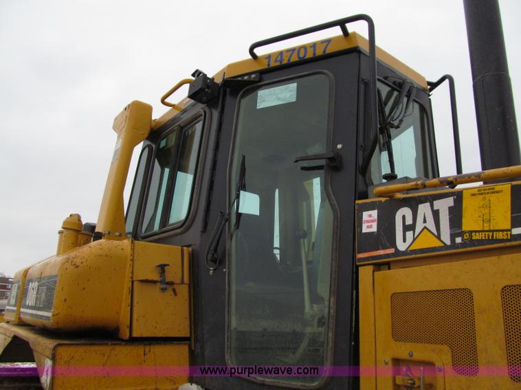 image for item D7173 2001 Caterpillar D6R XW dozer