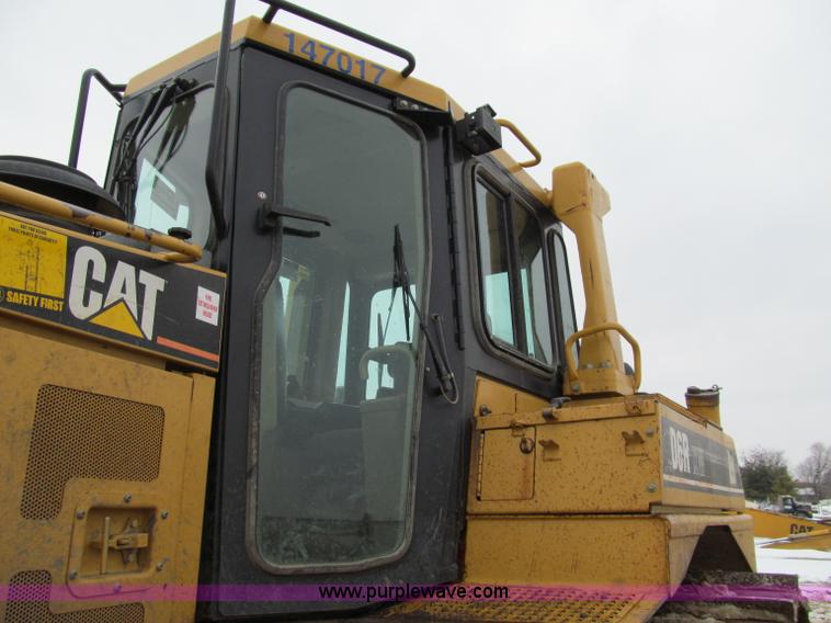 image for item D7173 2001 Caterpillar D6R XW dozer