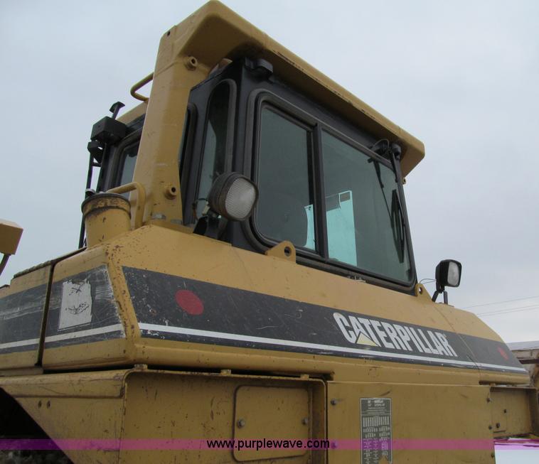 image for item D7173 2001 Caterpillar D6R XW dozer