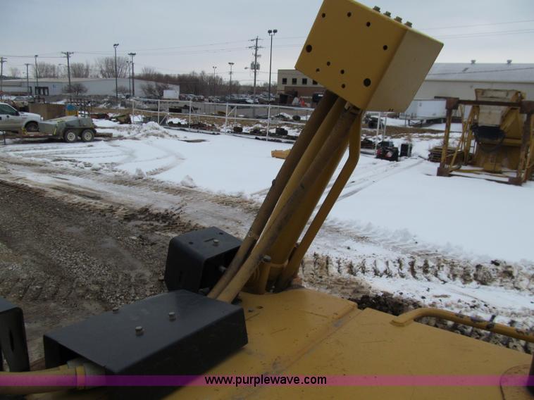 image for item D7173 2001 Caterpillar D6R XW dozer