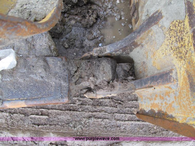 image for item D7173 2001 Caterpillar D6R XW dozer