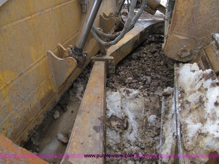 image for item D7173 2001 Caterpillar D6R XW dozer