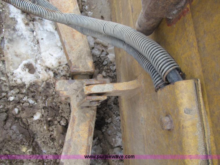 image for item D7173 2001 Caterpillar D6R XW dozer