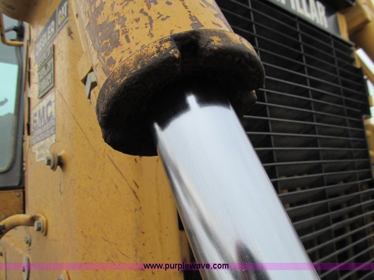 image for item D7173 2001 Caterpillar D6R XW dozer