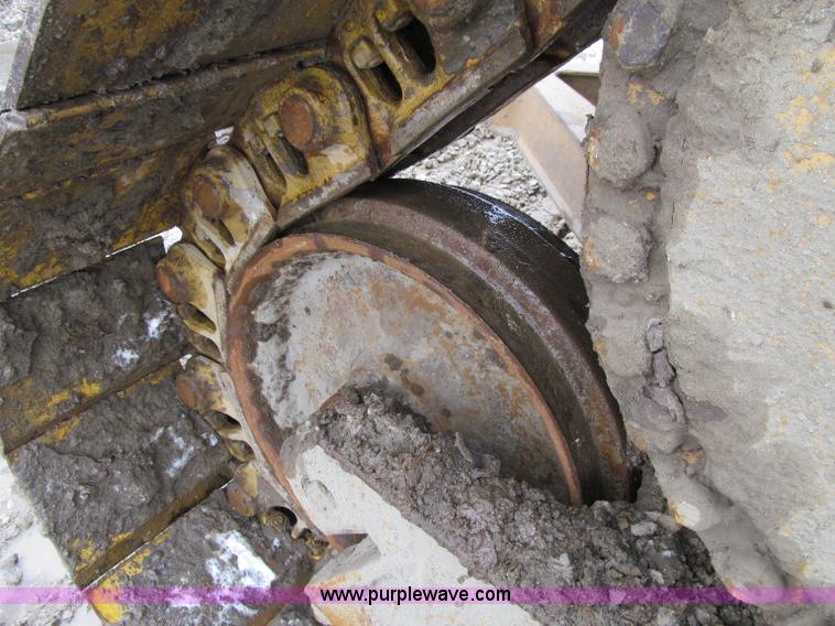 image for item D7173 2001 Caterpillar D6R XW dozer