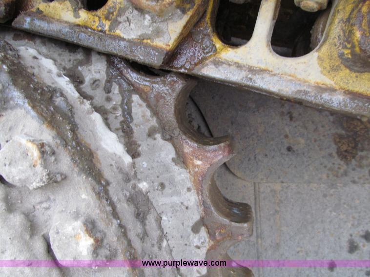 image for item D7173 2001 Caterpillar D6R XW dozer