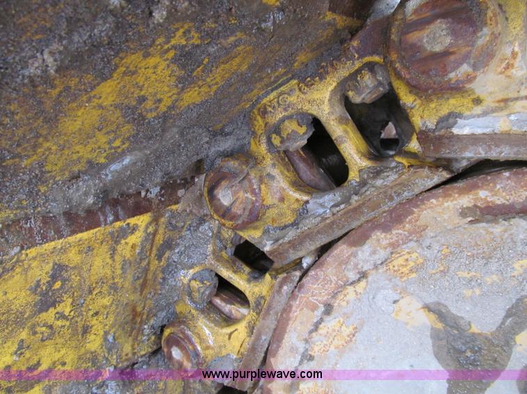 image for item D7173 2001 Caterpillar D6R XW dozer