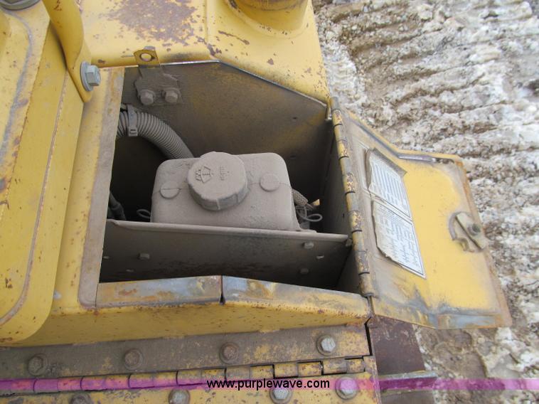 image for item D7173 2001 Caterpillar D6R XW dozer