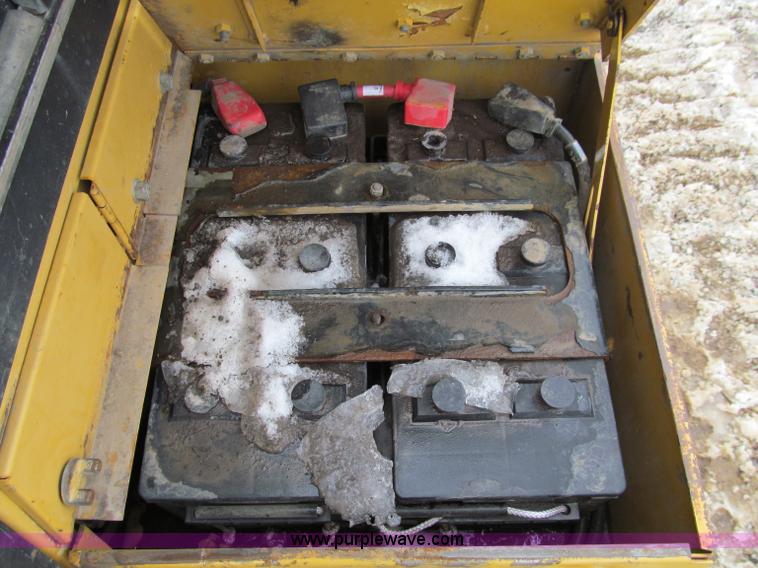 image for item D7173 2001 Caterpillar D6R XW dozer