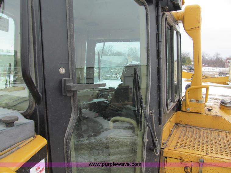 image for item D7173 2001 Caterpillar D6R XW dozer