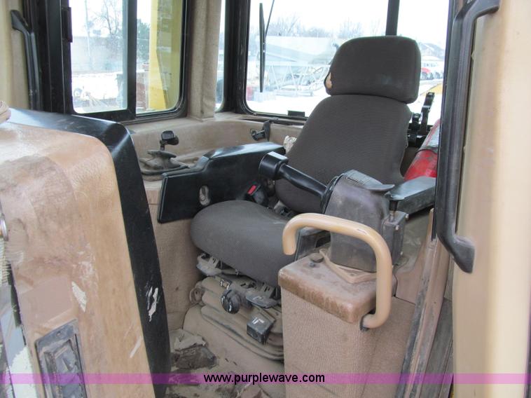 image for item D7173 2001 Caterpillar D6R XW dozer
