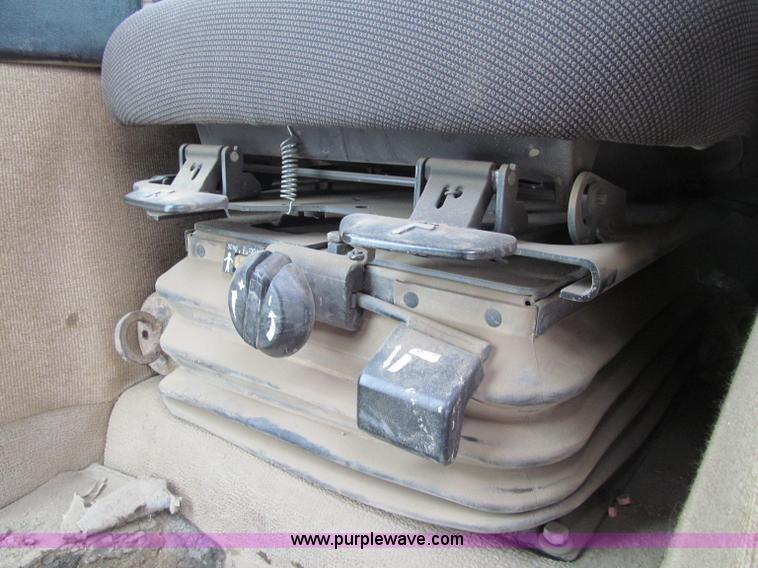 image for item D7173 2001 Caterpillar D6R XW dozer