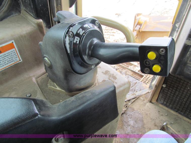 image for item D7173 2001 Caterpillar D6R XW dozer